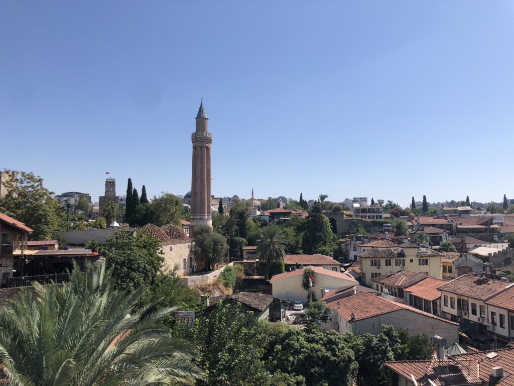 place de la République coeur de la ville d'Antalya